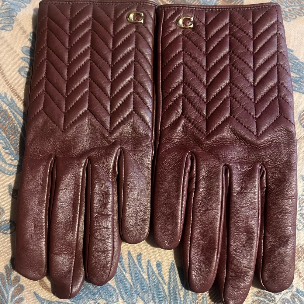 Coach Sculpted Signature Quilted Leather Tech Gloves